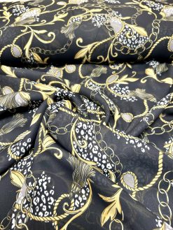 Ge dina klänningar en touch av romantik med våra blommiga och delikata tyger.