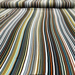 Känn dig bekväm och säker i våra högkvalitativa klänningsmaterial.