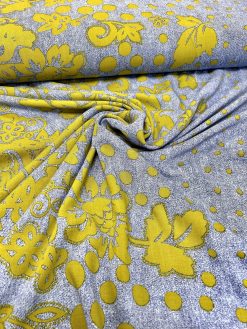 Våra lyxiga klänningsmaterial kommer att få dig att sticka ut från mängden.